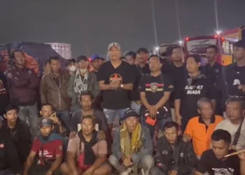 TANGKAPAN LAYAR: Massa asal Kabupaten Pati menyampaikan klarifikasi alasan segera meninggalkan Jakarta usai ditemui pimpinan DPR pada Kamis, 27 Agustus 2026. (dok Instagram paijan.jawi)
