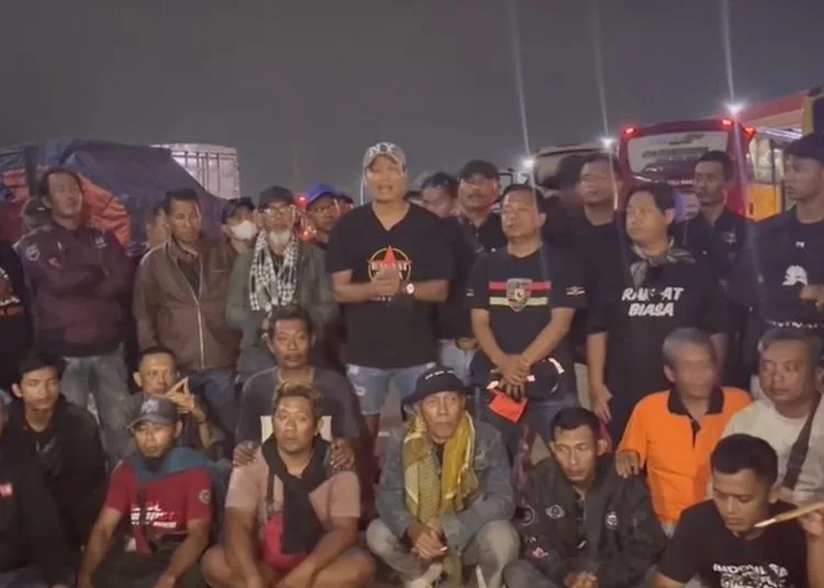 TANGKAPAN LAYAR: Massa asal Kabupaten Pati menyampaikan klarifikasi alasan segera meninggalkan Jakarta usai ditemui pimpinan DPR pada Kamis, 27 Agustus 2026. (dok Instagram paijan.jawi)