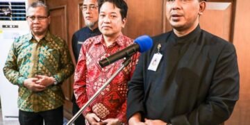 Wakil Gubernur Jawa Tengah Taj Yasin (kiri) usai menghadiri Rapat Koordinasi Daerah Pelaksanaan Sensus Ekonomi 2026 di Grhadika Bhakti Praja, Semarang, Kamis, 6 Agustus 2026. (dok for Lingkarjateng.id)