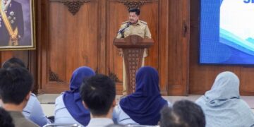 Pelaku Usaha di Salatiga Bisa Ikuti Pengadaan Pemerintah Lewat SPSE 10 Wali Kota Salatiga, Robby Hernawan, memberi sambutan dalam sosialisasi dan simulasi sistem pengadaan secara elektronik (SPSE) versi 5 di Ruang Kaloka, Kantor Setda Salatiga, Selasa, 4 Agustus 2026. (Prokompim Setda Salatiga/Lingkarjateng.id)