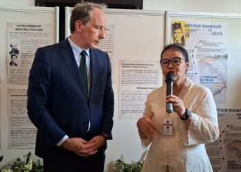 Wali Kota Semarang, Agustina Wilujeng Pramestuti, bersama Dubes Prancis untuk Indonesia, Fabien Penone, di Lawang Sewu, Kamis, 6 Agustus 2026. (Syahril Muadz/Lingkarjateng.id)