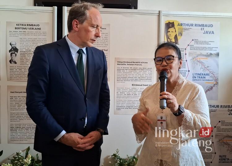 Wali Kota Semarang, Agustina Wilujeng Pramestuti, bersama Dubes Prancis untuk Indonesia, Fabien Penone, di Lawang Sewu, Kamis, 6 Agustus 2026. (Syahril Muadz/Lingkarjateng.id)