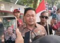 Ketua DPRD Pati, Ali Badruddin saat wawancara di tengah aksi demo AMPB, Kamis, 13 Agustus 2026. (Lingkarjateng.id)