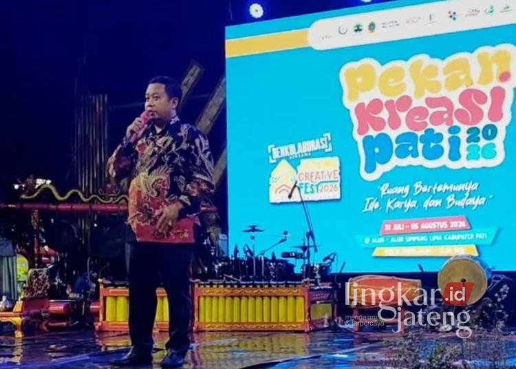 Ketua Komisi D DPRD Pati Teguh Bandang Waluyo saat menghadiri Pekan Kreasi 2026 dalam rangka Hari Jadi ke-703 Kabupaten Pati. (Lingkarjateng.id)