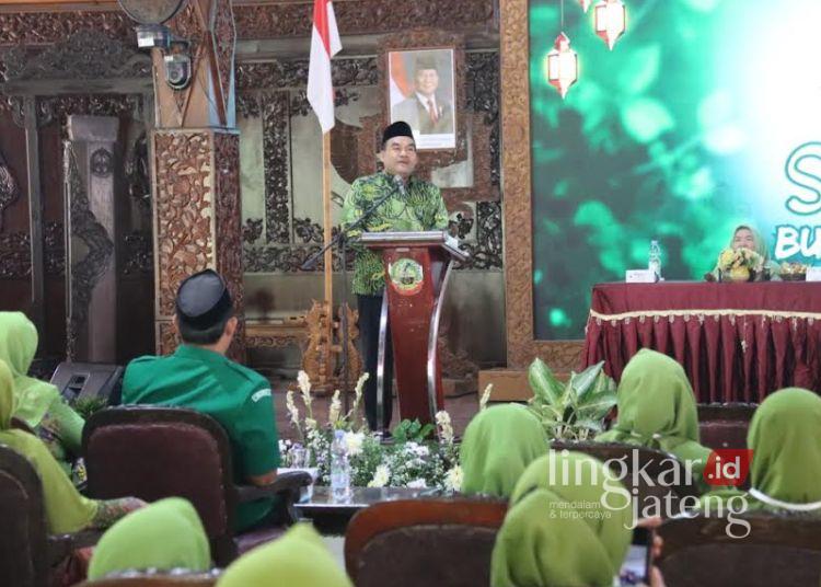 Bupati Blora, Arief Rohman, memberikan sambutan dalam Konferensi Cabang (Konfercab) Muslimat NU Kabupaten Blora, di Pendopo Rumah Dinas Bupati Blora, Minggu, 2 Agustus 2026. (Dok. Pemkab Blora/Lingkarjateng.id)