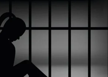 Ilustrasi - Perempuan maling dompet dan Hp diamankan polisi. Foto : Istockphoto