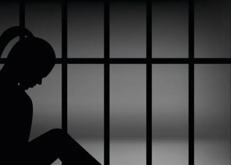 Ilustrasi - Perempuan maling dompet dan Hp diamankan polisi. Foto : Istockphoto