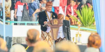 Gubernur Jawa Tengah Ahmad Luthfi saat menjadi inspektur upacara Hari Jadi ke-81 Jawa Tengah di Alun-Alun Kidul Kabupaten Boyolali, Rabu, 19 Agustus 2026. (Dok. for Lingkarjateng.id)