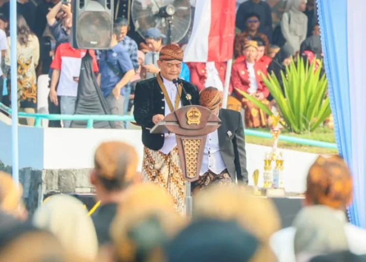 Gubernur Jawa Tengah Ahmad Luthfi saat menjadi inspektur upacara Hari Jadi ke-81 Jawa Tengah di Alun-Alun Kidul Kabupaten Boyolali, Rabu, 19 Agustus 2026. (Dok. for Lingkarjateng.id)