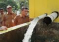 Pompa Tenaga Surya Diterapkan di Jateng, Bantu Tekan Biaya Produksi 35 Gubernur Jawa Tengah Ahmad Luthfi menyerahkan bantuan Pompa Air Tenaga Surya (PATS) di Desa Tengengwetan, Kecamatan Siwalan, Kabupaten Pekalongan, Senin, 10 Agustus 2026. (Humas Jateng/Lingkarjateng.id)
