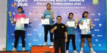 Sukses Gelar Kejurkab Bulutangkis 2026, Karsono Harap Cetak Talenta Berprestasi 16 Ketua PBSI Kabupaten Purbalingga, Karsono, yang juga Anggota Komisi D DPRD Provinsi Jawa Tengah foto bersama peraih juara Kejuaraan Kabupaten (Kejurkab) Bulutangkis Piala PBSI Purbalingga 2026. (Dok. Pribadi/Lingkarjateng.id)