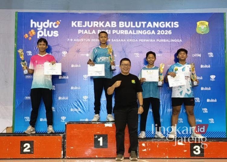 Sukses Gelar Kejurkab Bulutangkis 2026, Karsono Harap Cetak Talenta Berprestasi 25 Ketua PBSI Kabupaten Purbalingga, Karsono, yang juga Anggota Komisi D DPRD Provinsi Jawa Tengah foto bersama peraih juara Kejuaraan Kabupaten (Kejurkab) Bulutangkis Piala PBSI Purbalingga 2026. (Dok. Pribadi/Lingkarjateng.id)