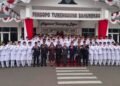 Foto bersama Paskibraka dengan Bupati, Forkopimda dan Kepala Bakesbangpol usai Upacara Peringatan HUT Kemerdekaan Republik Indonesia ke-81 di Alun-alun Kendal, Senin 17 Agustus 2026.(Anik Kustiani/Lingkarjateng.id)