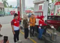 Disdagkop UKM Kendal bersama Bupati Kendal Dyah Kartika Permanasari melakukan pengecekan tera dan akurasi takaran BBM di SPBU beberapa waktu lalu. (Dok. Pribadi/Lingkarjateng.id)