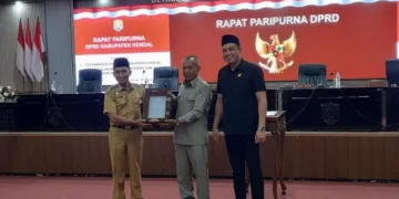 DPRD Kendal terima penyampaian Raperda dari Pemkab Kendal dalam rapat paripurna, Senin, 31 Agustus 2026. (Anik Kustiani/Lingkarjateng.id)