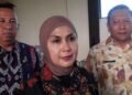 Bupati Kendal, Dyah Kartika Permanasari didampingi Sekretaris DLH Kendal, Syaiful Huda dan Kades Margorejo, Suyoto. (Anik Kustiani/Lingkarjateng.id)