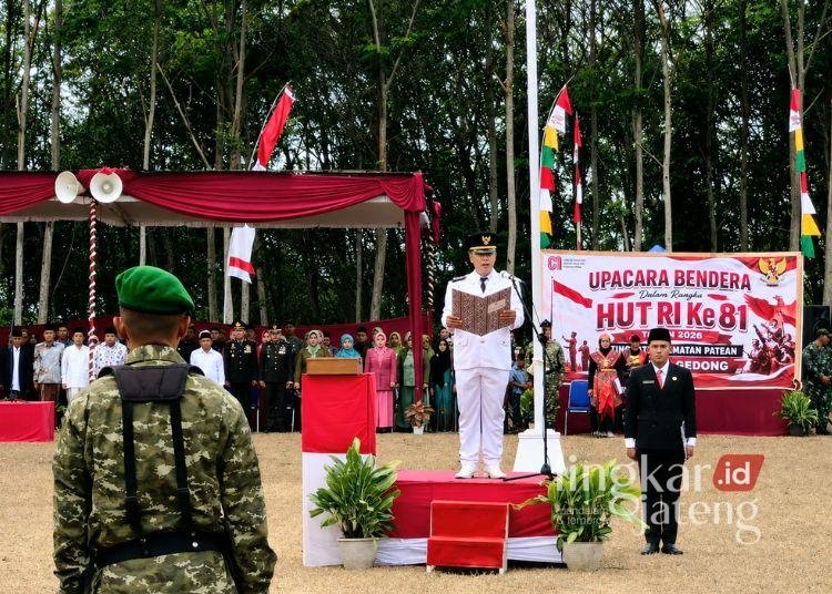 Camat Patean, Muh Syamsudluha Tantomi saat menjadi  inspektur upacara peringatan Hari Ulang Tahun (HUT) ke-81 Kemerdekaan Republik Indonesia di Lapangan Dusun Kalipuru, Desa Gedong, Kecamatan Patean, Kabupaten Kendal, Senin, 17 Agustus 2026. (dok. Pribadi/Lingkarjateng.id)