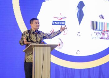 Gubernur Jawa Tengah Ahmad Luthfi memberikan sambutan usai menerima penghargaan Special Achievement Award dalam ajang Radar Kudus Award 2026. (Dok. for Lingkarjateng.id)