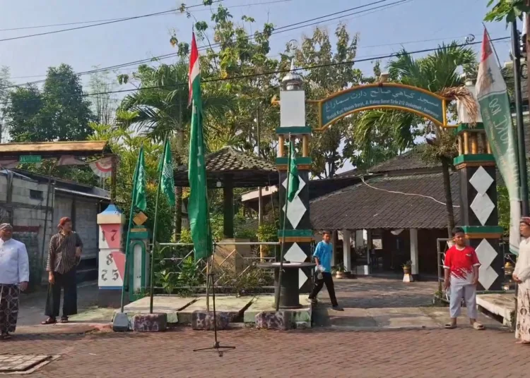 Suasana masjid Kyai Sholeh Darat di Kelurahan Dadapsari Kota Semarang. Foto : Syahril/Lingkar