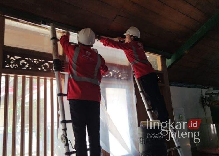 Proses pembasmian hama di Museum RA Kartini Rembang sebagai perawatan rutin untuk pengelolaan koleksi maupun bangunan. (dok. for Lingkarjateng.id)