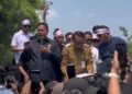 Dukung Telur dan Ayam Lokal Diserap SPPG, DPRD Pati Kawal Aspirasi Peternak ke Pusat 35 Ketua DPRD Pati Ali Badrudin saat menemui massa peternak yang menggelar aksi di depan kantor Bupati Pati pada Senin, 10 Agustus 2026. (Lingkarjateng.id)