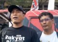 Koordinator Aliansi Masyarakat Pati Bersatu (AMPB) Supriyono alias Botok dan Teguh Istiyanto saat diwawancara awak media, Rabu, 12 Agustus 2026. (Lingkarjateng.id)