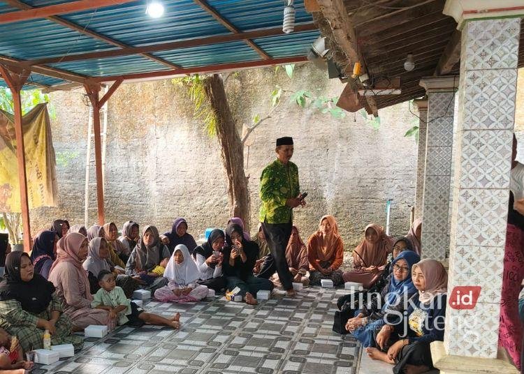Anggota Komisi A DPRD Pati, Karwito saat menjalankan reses di Dukuh Slempung, Desa Dukuhseti, Kecamatan Dukuhseti, yang disampaikan saat reses pada Rabu, 5 Agustus 2026. (Lingkarjateng.id)