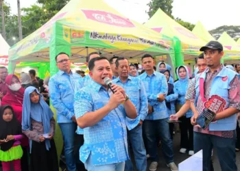 Plt Bupati Pekalongan Sukirman saat menghadiri sekaligus membuka Pekan Raya Kajen (PRK) 2026 di Alun-Alun Kajen, Selasa, 25 Agustus 2026 sore. (Fahri Akbar/Lingkarjateng.id)