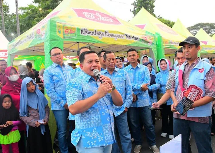 Plt Bupati Pekalongan Sukirman saat menghadiri sekaligus membuka Pekan Raya Kajen (PRK) 2026 di Alun-Alun Kajen, Selasa, 25 Agustus 2026 sore. (Fahri Akbar/Lingkarjateng.id)