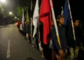 Warga mengikuti prosesi Mlampah Tapa Meneng atau napak tilas dari Balai Desa Kayugeritan menuju Makam Keramat Kayugeritan, Jumat malam, 28 Agustus 2026. (Fahri Akbar/Lingkarjateng.id)