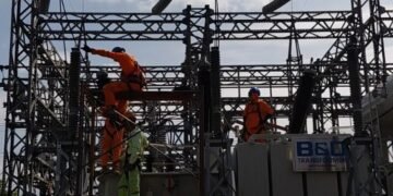HUT ke 81 RI Jadi Momentum PLN UPT Purwokerto Perkuat GI 150 kV Kalibakal 16 PLN UPT Purwokerto terus memperkuat keandalan infrastruktur ketenagalistrikan melalui pemeliharaan Trafo 2 di Gardu Induk (GI) 150 kV Kalibakal, Kabupaten Banyumas. (Dok. for Lingkarjateng.id)