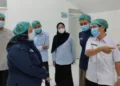 Tim DKK Rembang melakukan pemeriksaan SPPG Mondoteko 3 usai dugaan kasus diare massal di SMPN 5 Rembang. (Vicky Rio/Lingkarjateng.id)