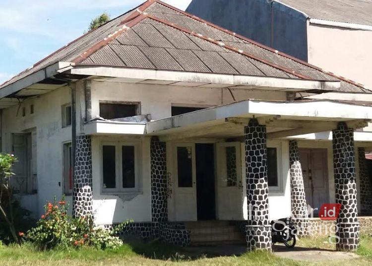 Pengembangan Gedung Pakuwon Salatiga Terkendala Status Kepemilikan 25 Gedung Pakuwon di kawasan Alun-alun Pancasila Salatiga. (Angga Rosa/Lingkarjateng.id)