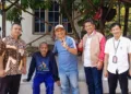 Nuryanto (57), warga Dusun Kebonsamas, Kelurahan Bugel, Kecamatan Sidorejo, Salatiga saat jemput tim Dinsos di Kudus, Jumat, 21 Agustus 2026. (Dok.Dinsos Salatiga/Lingkarjateng.id)