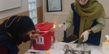 Pemeriksaan uji lab terhadap menu MBG yang diduga menjadi penyebab keracunan massal di SMK Negeri 6 Semarang. (Dok. Pemkot Semarang/Lingkarjateng.id)