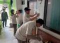 Petugas Satpol PP Kota Semarang melakukan penyegelan unit kamar di rumah susun (Rusun) Kudu buntut dari tunggakan sewa yang mencapai sekitar Rp78 juta, Rabu, 19 Agustus 2026.  (Dok. Satpol PP Semarang/Lingkarjateng.id)