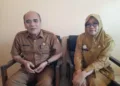 Plt Camat Kaliwungu, Pratikto Joko Wijayanto didampingi Plt Kepala UPTD Wilayah II Kaliwungu, Muslichatun. (Anik Kustiani/Lingkarjateng.id)