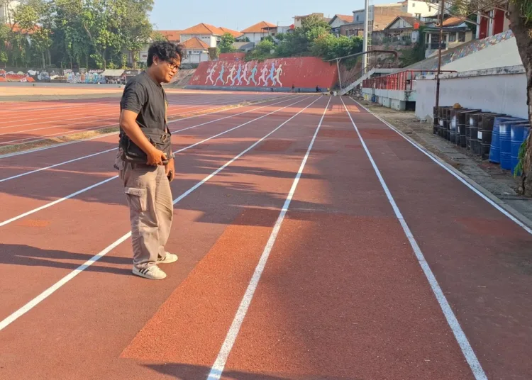 Kondisi lintasan atletik di Gor Tri Lomba Juang Kota Semarang yang masih dalam tahap renovasi. Foto : Lingkar Network/Syahril Muadz