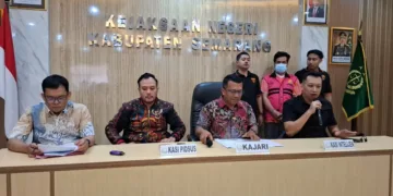Kajari Kabupaten Semarang, Dohar Nainggolan menggelar konferensi pers tindak pidana korupsi penyalahgunaan kredit PT Perkebunan Nusantara IX Warnasari, Kabupaten. Foto : Lingkar Network/ Hesty Imaniar