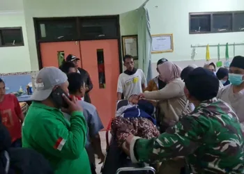Korban keracunan MBG dibawa ke IGD puskesmas Bawang untuk mendapatkan penanganan medis, Rabu (23/9). Foto : Dok.Pribadi/Lingkar