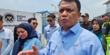 Wakil Kepala BGN Mayjen TNI (Purn) Trenggono (tengah), melakukan sidak di dapur Satuan Pelayanan Pemenuhan Gizi (SPPG) Bela Batang Sejahtera, Kecamatan Bawang, Kabupaten Batang, Sabtu, 26 September 2026. (dok for Lingkarjateng.id)