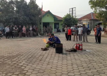 Pemerintah Kabupaten Kendal memberikan pendampingan psikososial dan pencegahan kebakaran kepada warga Desa Kedungasri, Kecamatan Ringinarum pada Senin, 28 September 2026. (Anik Kustiani/Lingkarjateng.id)
