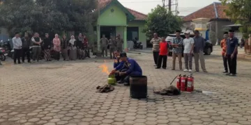 Pemerintah Kabupaten Kendal memberikan pendampingan psikososial dan pencegahan kebakaran kepada warga Desa Kedungasri, Kecamatan Ringinarum pada Senin, 28 September 2026. (Anik Kustiani/Lingkarjateng.id)