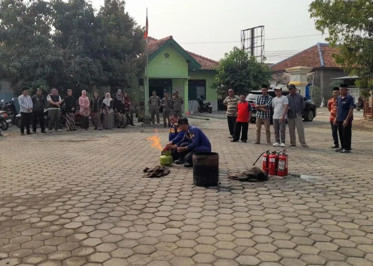 Pemerintah Kabupaten Kendal memberikan pendampingan psikososial dan pencegahan kebakaran kepada warga Desa Kedungasri, Kecamatan Ringinarum pada Senin, 28 September 2026. (Anik Kustiani/Lingkarjateng.id)