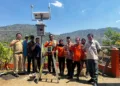 BPBD Jawa Tengah bersama BPBD Kendal memasang EWS gerakan tanah di Desa Cening, Kecamatan Singorojo, Kabupaten Kendal, Selasa, 15 September 2026. (Anik Kustiani/Lingkarjateng.id)