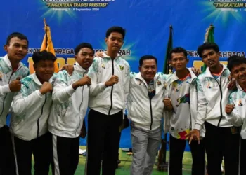 Plt Bupati Pekalongan Sukirman (keempat kanan) menghadiri pembukaan Pekan Olahraga Pelajar Daerah (POPDA) Jawa Tengah 2026 di GOR Jatidiri, Semarang, Selasa, 1 September 2026. (Dok Prokompim Pemkab Pekalongan/Lingkarjateng.id)