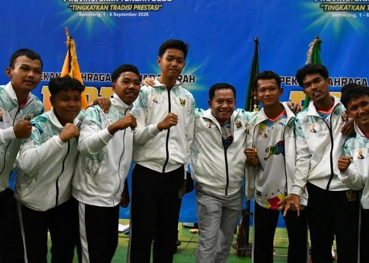 Plt Bupati Pekalongan Sukirman (keempat kanan) menghadiri pembukaan Pekan Olahraga Pelajar Daerah (POPDA) Jawa Tengah 2026 di GOR Jatidiri, Semarang, Selasa, 1 September 2026. (Dok Prokompim Pemkab Pekalongan/Lingkarjateng.id)