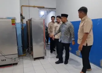 Bupati Batang, M. Faiz Kurniawan, didampingi perwakilan BGN Jawa Tengah, melakukan sidak ke SPPG Bela Batang Sejahtera di Kecamatan Bawang, Kamis, 24 September 2026. (Dok. Lingkarjateng.id)