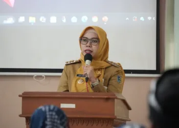 Bupati Demak, Eisti’anah, saat membuka kegiatan pelatihan bagi pelaku UMKM di Aula Kecamatan Wonosalam, Selasa, 22 September 2026. (M. Burhanuddin Aslam/Lingkarjateng.id)