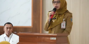 Bupati Demak, Eisti’anah, memberikan arahan dalam Sosialisasi dan Pembekalan Purna Tugas bagi PNS Pemkab Demak yang memasuki masa purna tugas terhitung mulai tanggal (TMT) 1 Desember 2026 di Kantor BKPSDM setempat, Selasa, 1 September 2026. (M. Burhanuddin Aslam/Lingkarjateng.id)